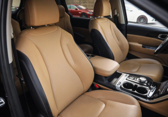 Подержанный автомобиль Kia Carnival 2021 года (17 фото)