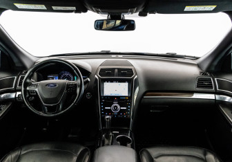 Подержанный автомобиль Ford Explorer 2017 года (11 фото)