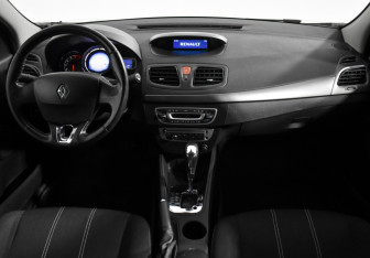 Подержанный автомобиль Renault Fluence 2014 года (14 фото)