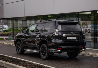 Подержанный автомобиль Toyota Land Cruiser Prado 2020 года (8 фото)