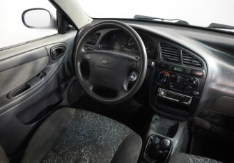 Подержанный автомобиль Chevrolet Lanos 2008 года (7 фото)