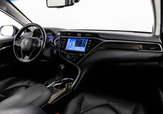 Подержанный автомобиль Toyota Camry Sedan 2020 года (12 фото)