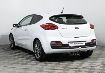 Подержанный автомобиль Kia Ceed Hatchback 2013 года (7 фото)