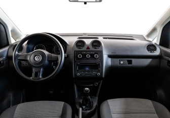 Подержанный автомобиль Volkswagen Caddy Compactvan 2012 года (10 фото)