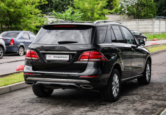 Подержанный автомобиль Mercedes-Benz GLE 2016 года (6 фото)