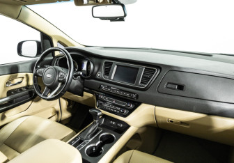 Подержанный автомобиль Kia Carnival 2018 года (9 фото)
