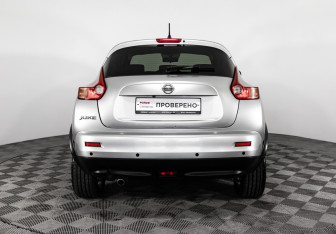 Подержанный автомобиль Nissan Juke 2012 года (6 фото)