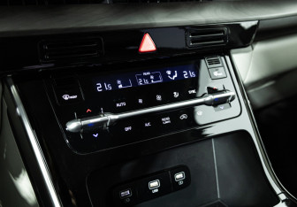 Подержанный автомобиль Kia Carnival 2021 года (18 фото)