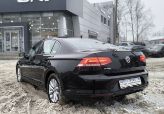 Подержанный автомобиль Volkswagen Passat Sedan 2018 года (6 фото)