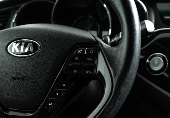 Подержанный автомобиль Kia Ceed Hatchback 2017 года (17 фото)