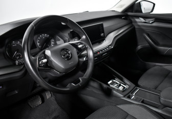 Подержанный автомобиль Skoda Octavia Liftback 2020 года (9 фото)