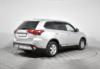 Подержанный автомобиль Mitsubishi Outlander 2019 года (5 фото)