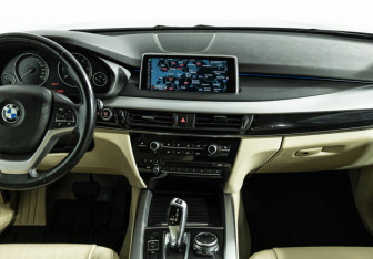 Подержанный автомобиль BMW X5 2015 года (14 фото)