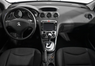 Подержанный автомобиль Peugeot 408 2013 года (13 фото)