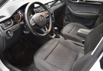 Подержанный автомобиль Skoda Rapid Liftback 2017 года (10 фото)