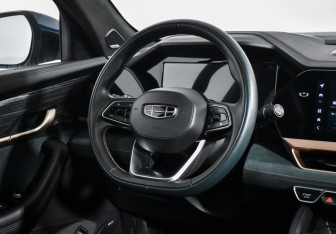 Подержанный автомобиль Geely Monjaro 2021 года (16 фото)