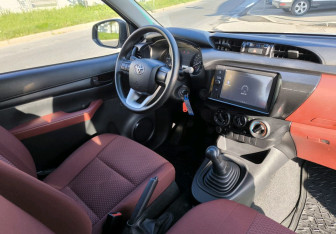Подержанный автомобиль Toyota Hilux 2021 года (9 фото)
