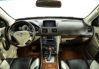 Подержанный автомобиль Volvo XC90 2012 года (13 фото)