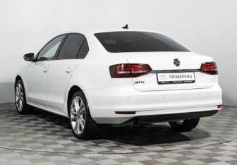 Подержанный автомобиль Volkswagen Jetta Sedan 2017 года (7 фото)