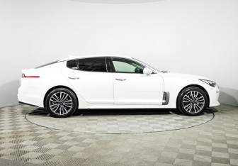 Подержанный автомобиль Kia Stinger 2018 года (4 фото)