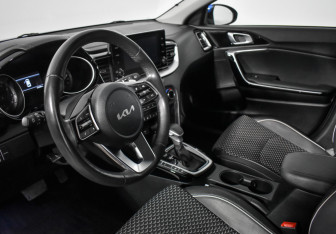 Подержанный автомобиль Kia Ceed Wagon 2022 года (9 фото)