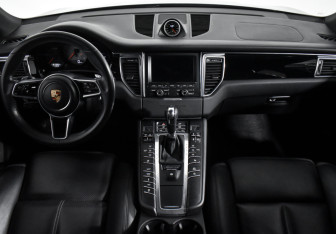 Подержанный автомобиль Porsche Macan 2015 года (16 фото)