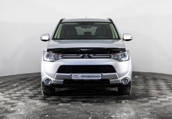 Подержанный автомобиль Mitsubishi Outlander 2013 года (2 фото)