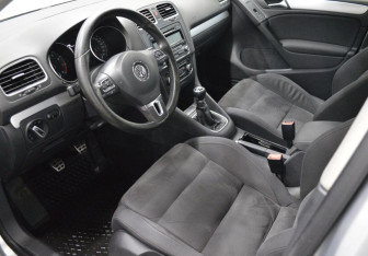 Подержанный автомобиль Volkswagen Golf Hatchback 2011 года (10 фото)