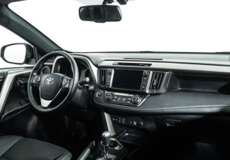 Подержанный автомобиль Toyota RAV4 2019 года (17 фото)