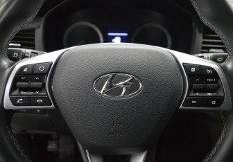 Подержанный автомобиль Hyundai Sonata 2019 года (15 фото)