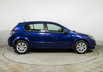 Подержанный автомобиль Opel Astra Hatchback 2007 года (4 фото)