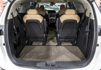 Подержанный автомобиль Kia Carnival 2020 года (32 фото)