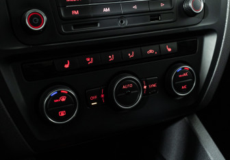 Подержанный автомобиль Volkswagen Jetta Sedan 2016 года (15 фото)