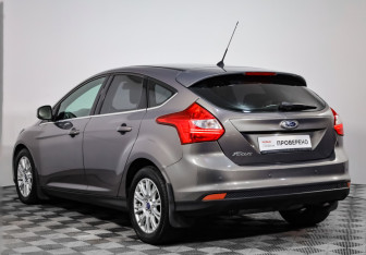 Подержанный автомобиль Ford Focus Hatchback 2012 года (6 фото)
