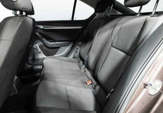 Подержанный автомобиль Skoda Octavia Liftback 2014 года (10 фото)