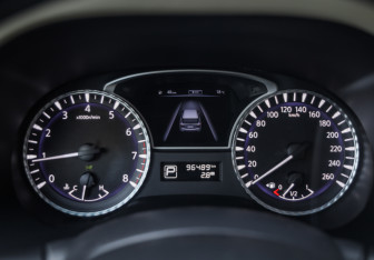 Подержанный автомобиль Infiniti QX60 2017 года (14 фото)
