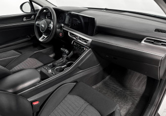Подержанный автомобиль Kia K5 2021 года (14 фото)
