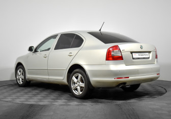 Подержанный автомобиль Skoda Octavia Liftback 2012 года (7 фото)