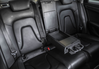 Подержанный автомобиль Audi A4 Sedan 2015 года (25 фото)