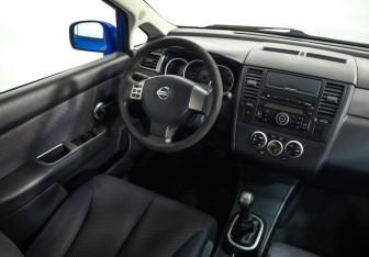 Подержанный автомобиль Nissan Tiida Hatchback 2008 года (8 фото)