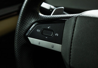 Подержанный автомобиль Changan UNI-V 2023 года (20 фото)