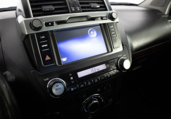Подержанный автомобиль Toyota Land Cruiser Prado 2013 года (19 фото)