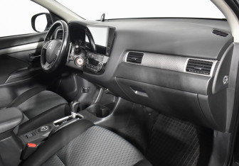 Подержанный автомобиль Mitsubishi Outlander 2013 года (12 фото)