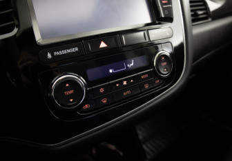 Подержанный автомобиль Mitsubishi Outlander 2015 года (13 фото)