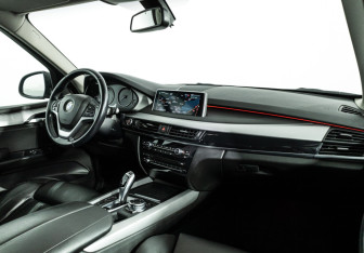 Подержанный автомобиль BMW X5 2015 года (9 фото)