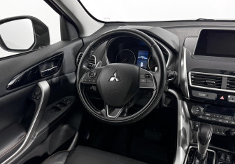 Подержанный автомобиль Mitsubishi Eclipse Cross 2018 года (14 фото)