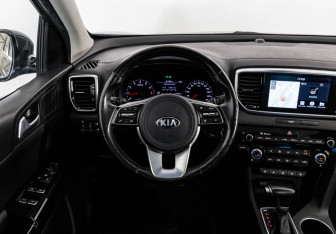 Подержанный автомобиль Kia Sportage 2018 года (11 фото)