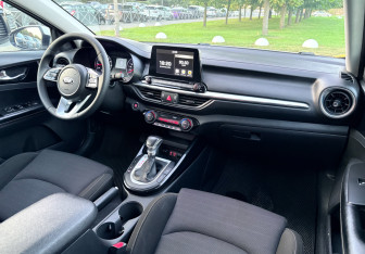 Подержанный автомобиль Kia Cerato Sedan 2020 года (10 фото)