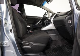 Подержанный автомобиль Toyota Verso 2010 года (20 фото)