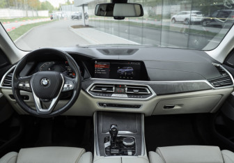 Подержанный автомобиль BMW X5 2020 года (14 фото)